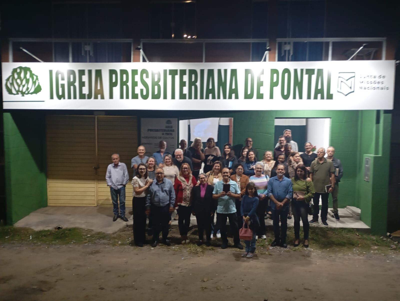 Foto oficial da inauguração do trabalho missionário da IPB de Pontal em maio de 2025